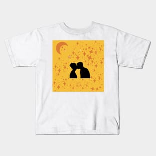 Kissing couple Kids T-Shirt